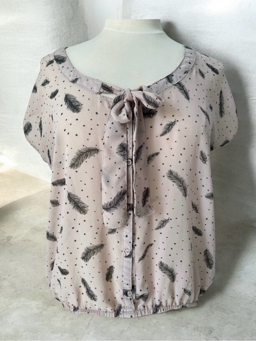 Feather Print Tie Neck Blouse Top Size Small